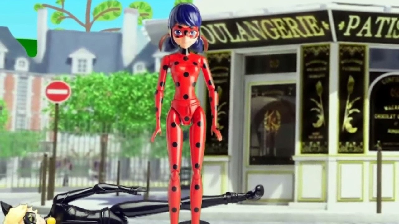 Miraculous Ladybug Hawk Moth  pega o Miraculous de Ladybug e derrota Cat Noir Vulpina parte 2-O6-I3zeMkD4