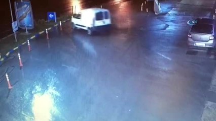 El Frenini Çekilmeyen Aracının E-5'e Böyle Uçtu