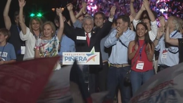 Euforia, risas y abrazos para celebrar los tiempos mejores de Piñera