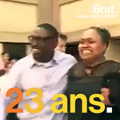 Condamné par erreur, cet homme a été libéré de prison 23 ans plus tard. (vidéo)