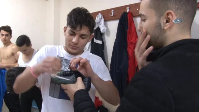 Böyle Seri Görülmedi- 19'de 19 Yapıp Şampiyon Olan Genç Futbolcular Türk Futbol Tarihine Geçmeye...