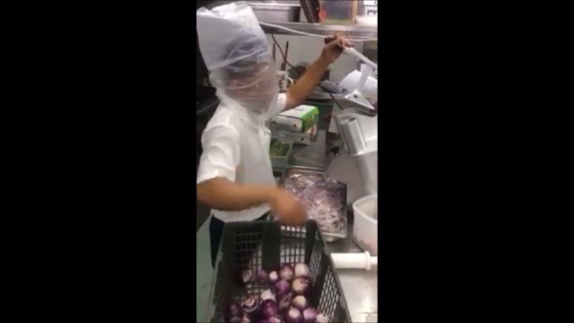 Comment couper des oignons sans pleurer... Methode infaillible