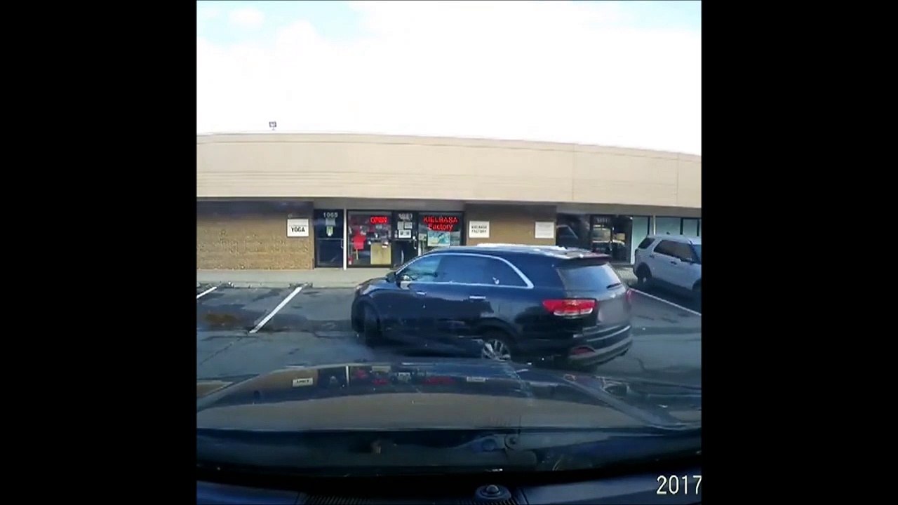 Ce chauffard détruit un magasin et enchaine avec une voiture...