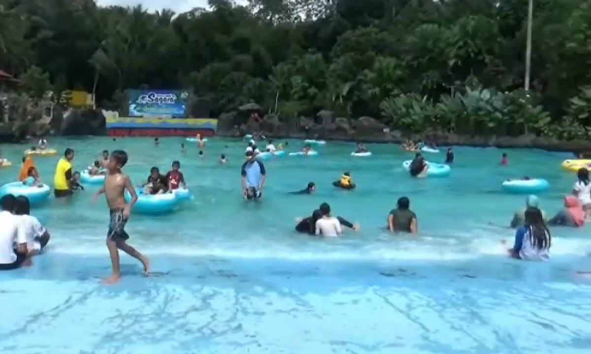 Tak Biasa, Wisata Panjat Tebing di Arena Wisata Air