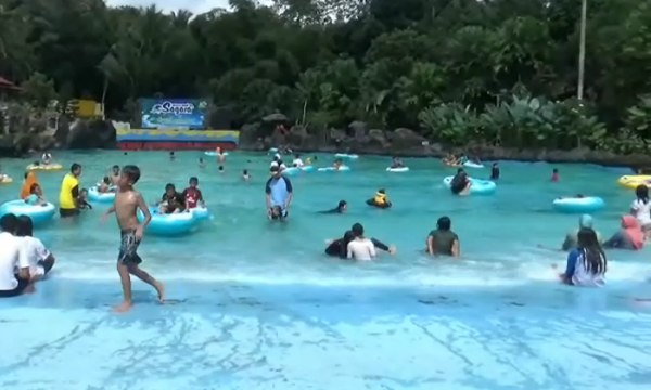 Tak Biasa, Wisata Panjat Tebing di Arena Wisata Air