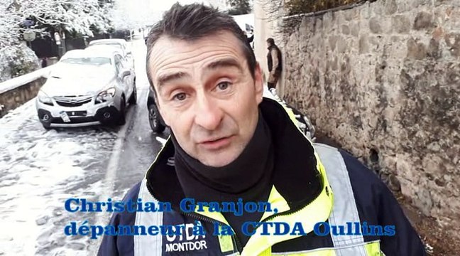 Saint-Genis-Laval: la neige provoque un carambolage, les routes sont diffcilement praticables dans tout le Lyonnais