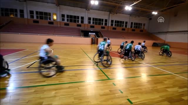 Engelli Gençleri Sporla Hayata Bağladı- Bedensel Engelli Nusret Sever, Balıkesir'in Gönen İlçesinde...