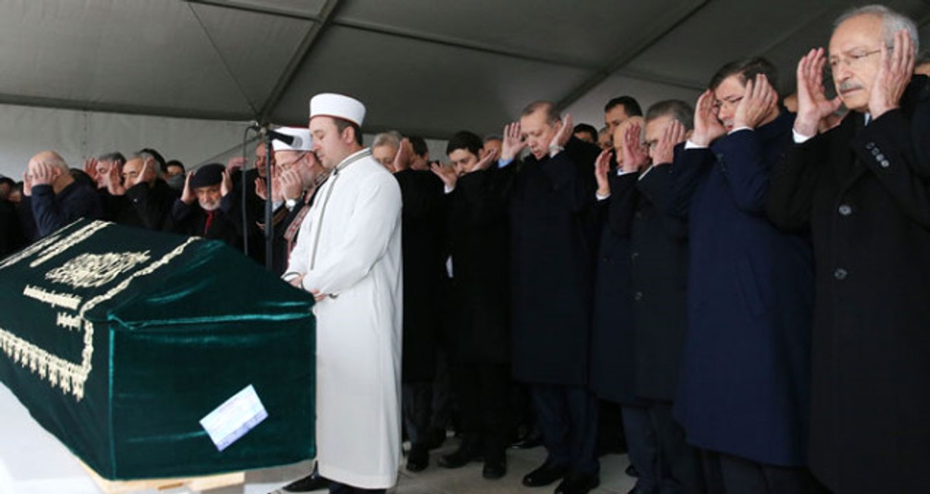 Siyaset Dünyası, Mesut Yılmaz'ı Acı Gününde Yalnız Bırakmadı