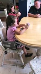 OČAJNIČKI JE ŽELEO SINA POSLE 4 ĆERKE: Njegova reakcija na pol 5. bebe razbesnela mnoge!