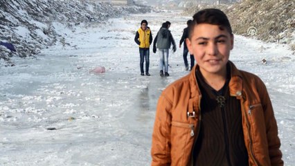 Ağrılı çocuklar soğuk havayı eğlenceye dönüştürdü