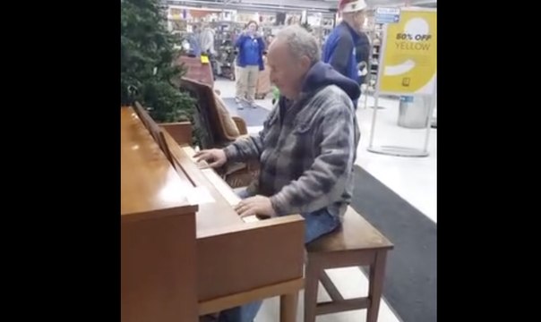 Ce vieux joue du piano et met l'ambiance dans un supermarché !