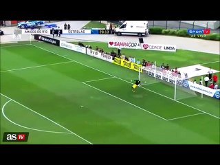 Ronaldinho's Effort Gets Stopped By Scorpion Kick