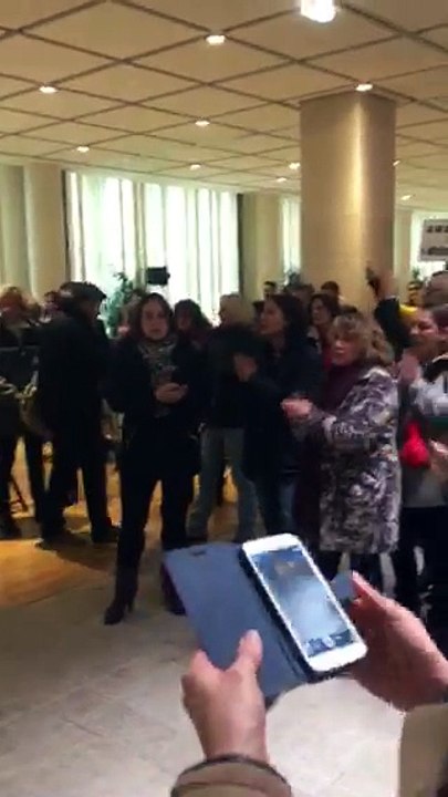 Séance plénière à la Nouvelle Aquitaine: les déjeuner des élus perturbé par les manifestants