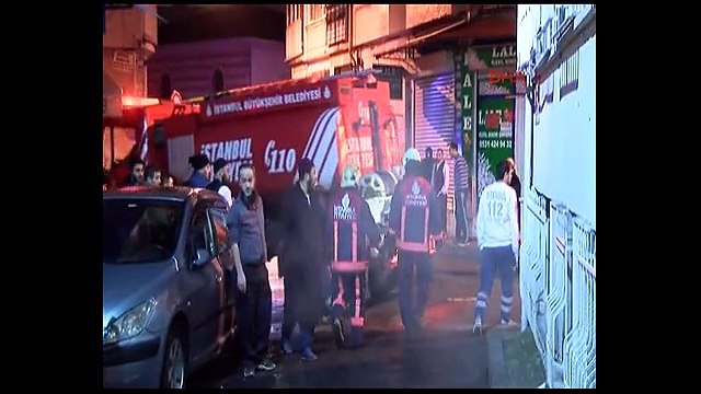 Fatih'te iki katlı binada çıkan yangın korkuttu