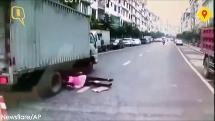 下载视频: Elle passe à 2 doigts de se faire ecraser la tête par un camion... Chaud