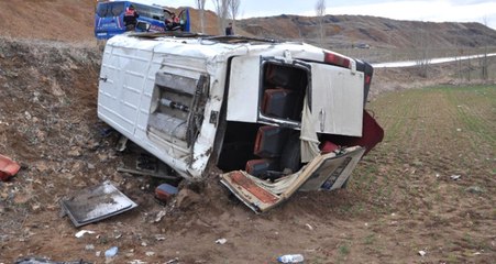 Engelli Öğrencileri Taşıyan Servis Minibüsü Devrildi: 13 Yaralı