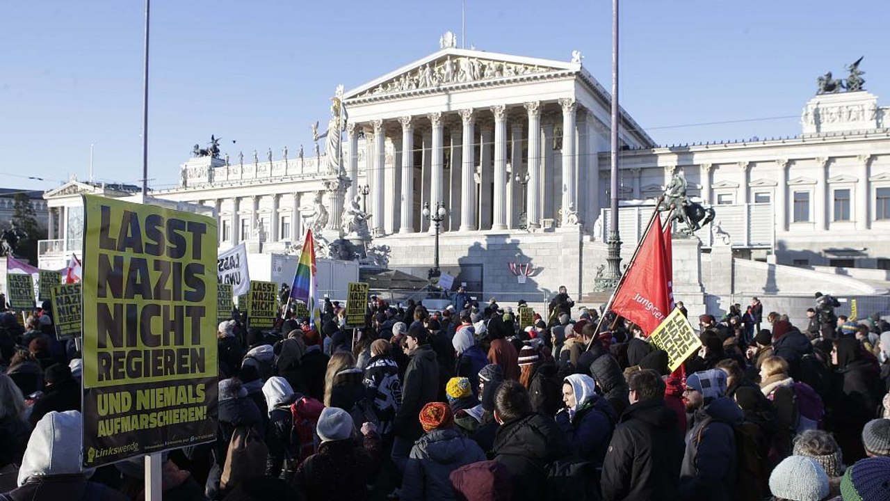 Wien: Tausende protestieren gegen ÖVP-FPÖ Regierung