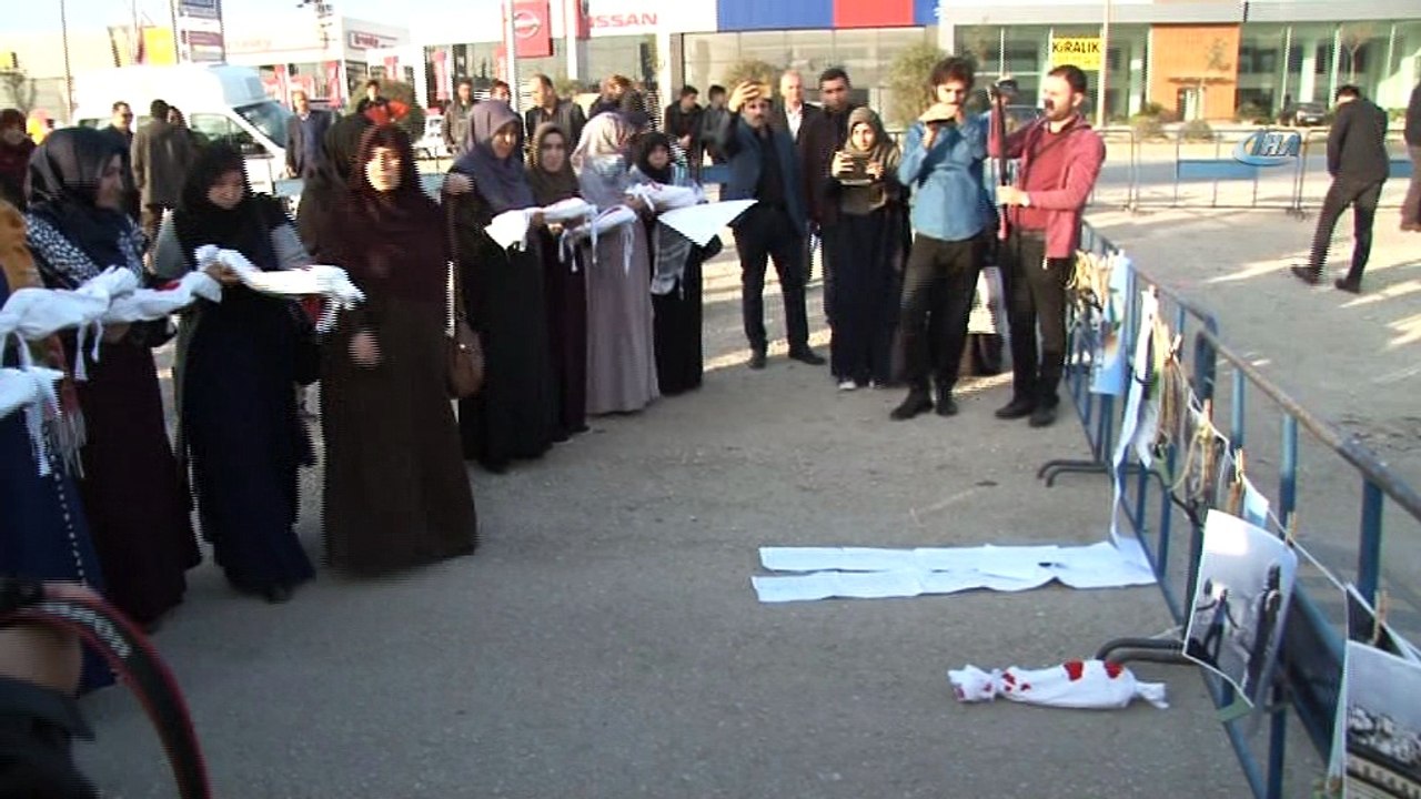 ABD Konsolosluğu önüne sapan ve kanlı oyuncak bebek bırakıldı