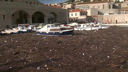 Горы мусора в хорватском море