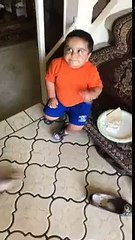 Un enfant se transforme en chat