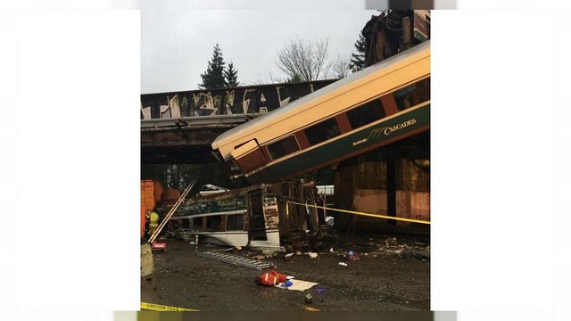Descarrila un tren de pasajeros en el estado de Washington, varias víctimas.