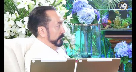 Camiye girerken ve çıkarken kadınlara neden garip bakılıyor?