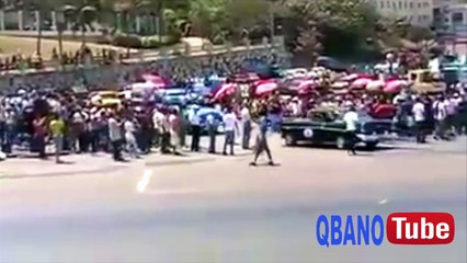 Carrera de autos antiguos en Cuba.