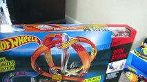 HOT WHEELS SPIN STORM MINIONS CRASH RACE TRACK MYSTERY CARS RACING