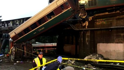 Caos sobre el balance de víctimas del tren que cayó sobre una autopista en Washington