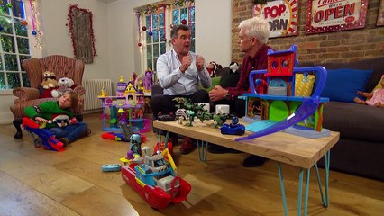 Tải video: How To Spend It Well At Christmas With Phillip Schofield Series 1 1of3 Toys