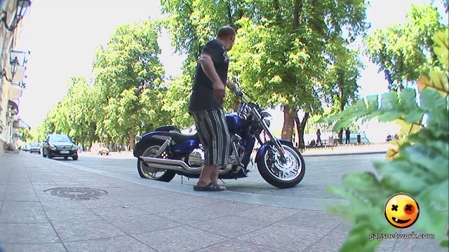 Hand Cuffed - Crazy TV Pranks-Cui4ukniX8I