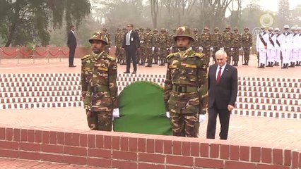 Başbakan Yıldırım'dan, Savar Ulusal Şehitlik Anıtı'na Çelenk - Detaylar