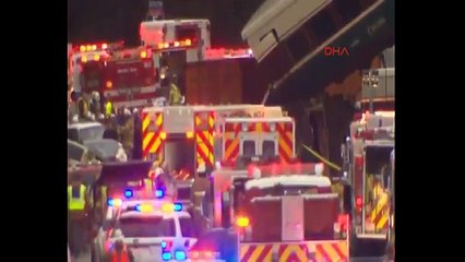 Tren otoyoldaki araçlarla çarpıştı, ölü ve yaralılar var