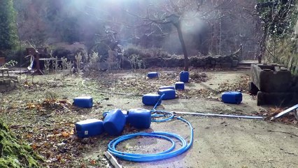 Dans les ruines du château de Saint-Pierreville, un an après