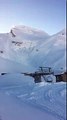 Il se pensait assez loin pour filmer le déclenchement de l'avalanche mais va le regretter