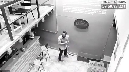 Cet homme va avoir la peur de sa vie !