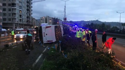 Servis midibüsü devrildi: 6 yaralı - RİZE