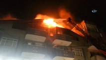 Sakarya'da Binanın Çatı Katı Alev Alev Yandı