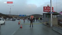 Olay yeri inceleme ekipleri Ankara'da şehit olan polis memurunun olay mahallînde incelemelerde bulundu