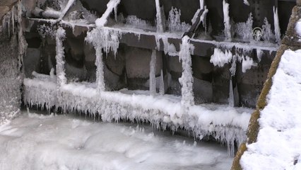 Soğuk hava barajı dondurdu - KARS