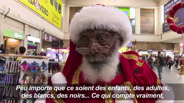 Brésil: Hilton, le père-Noël noir de Rio de Janeiro