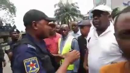 Le 19 décembre 2017 : Felix TSHISEKEDI sur le terrain. Altercation avec un chef de la Police de Kabila.