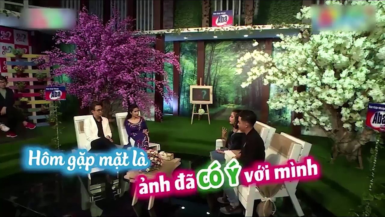 Cô nàng "Idol" và chàng trai phục vụ quán nước.