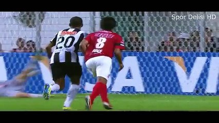 Futbolda Sıradışı Kaleci Kurtarışları ● HD