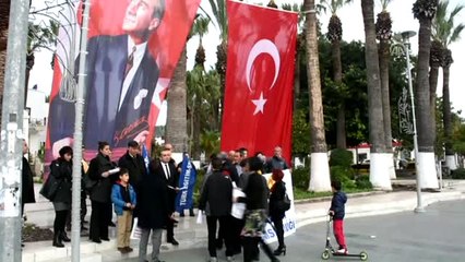 Eğitimciler, İzmir'de Okul Müdürünün Öldürülmesini Protesto Etti