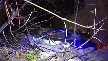 Kağıthane'de Otomobil Viyadükten Düştü: 2 Yaralı