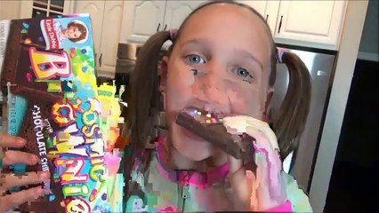 Sitter Minnie Feeding Victoria Annabelle Food Fail Toy Freaks