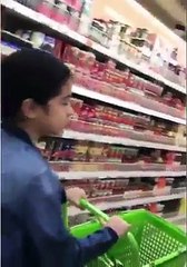 Esta nena tiene un punto débil! Cada vez que escucha despacito