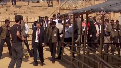 Başbakan Yıldırım, Arakanlı Müslüman Mültecilere Yemek Dağıttı - Cox's