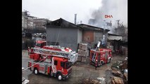 Ümraniye'de korkutan fabrika yangını